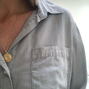 Thread and supply button up